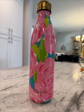 Lilly Pulitzer S'well Pink Floral-Patterned Bottle with Gold Lid